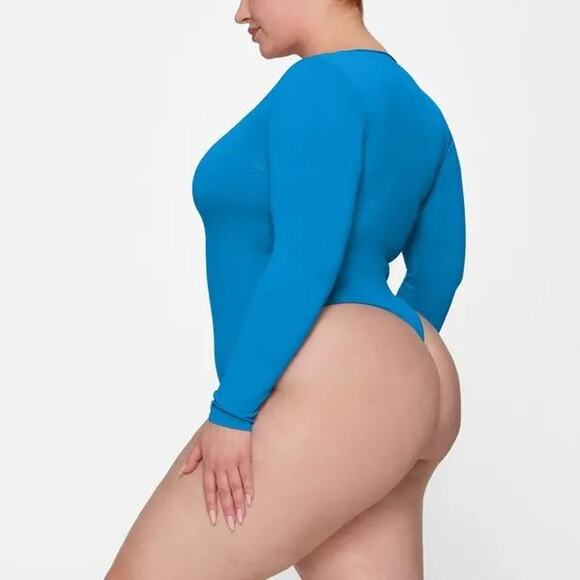 SKIMS Fits Everybody Essential Long Sleeve Scoop Neck Bodysuit in Mykonos Blue - Picture 7 of 10